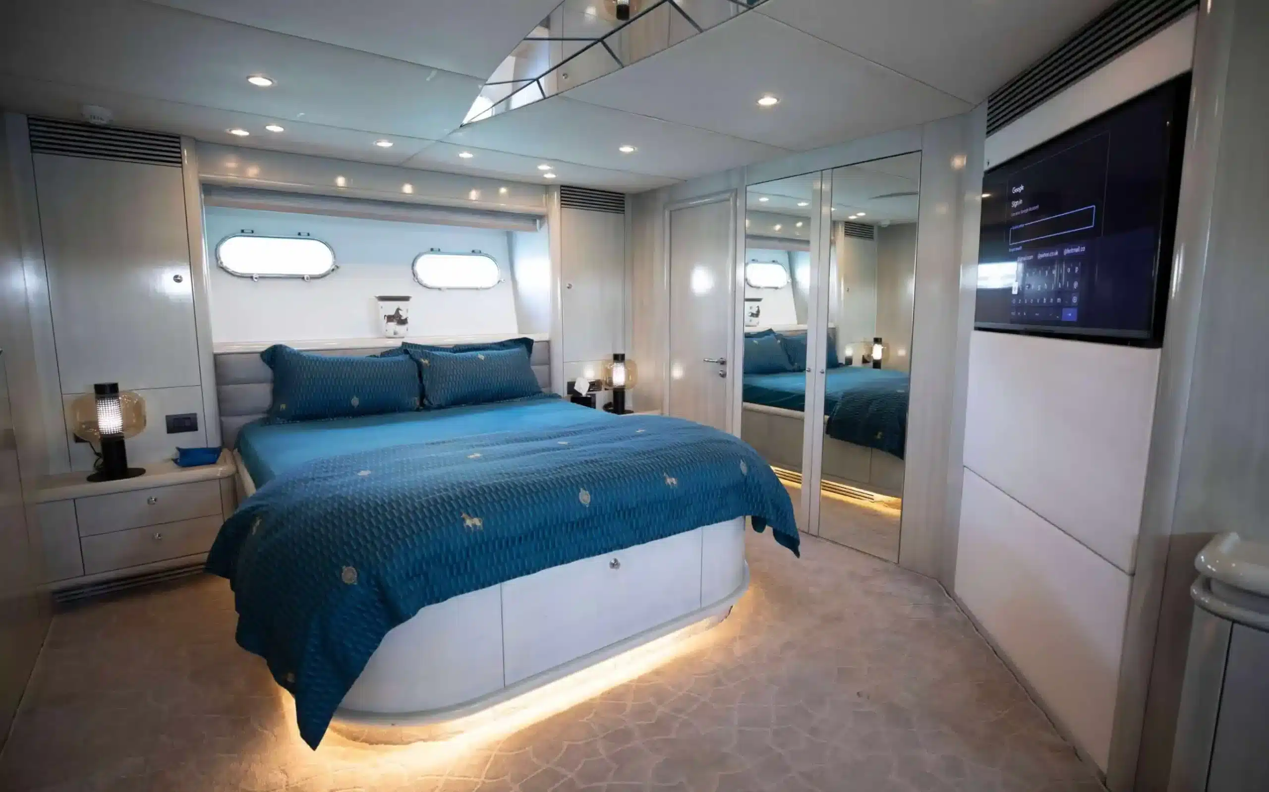 Black Predator 95 yacht rental Dubai photo 8