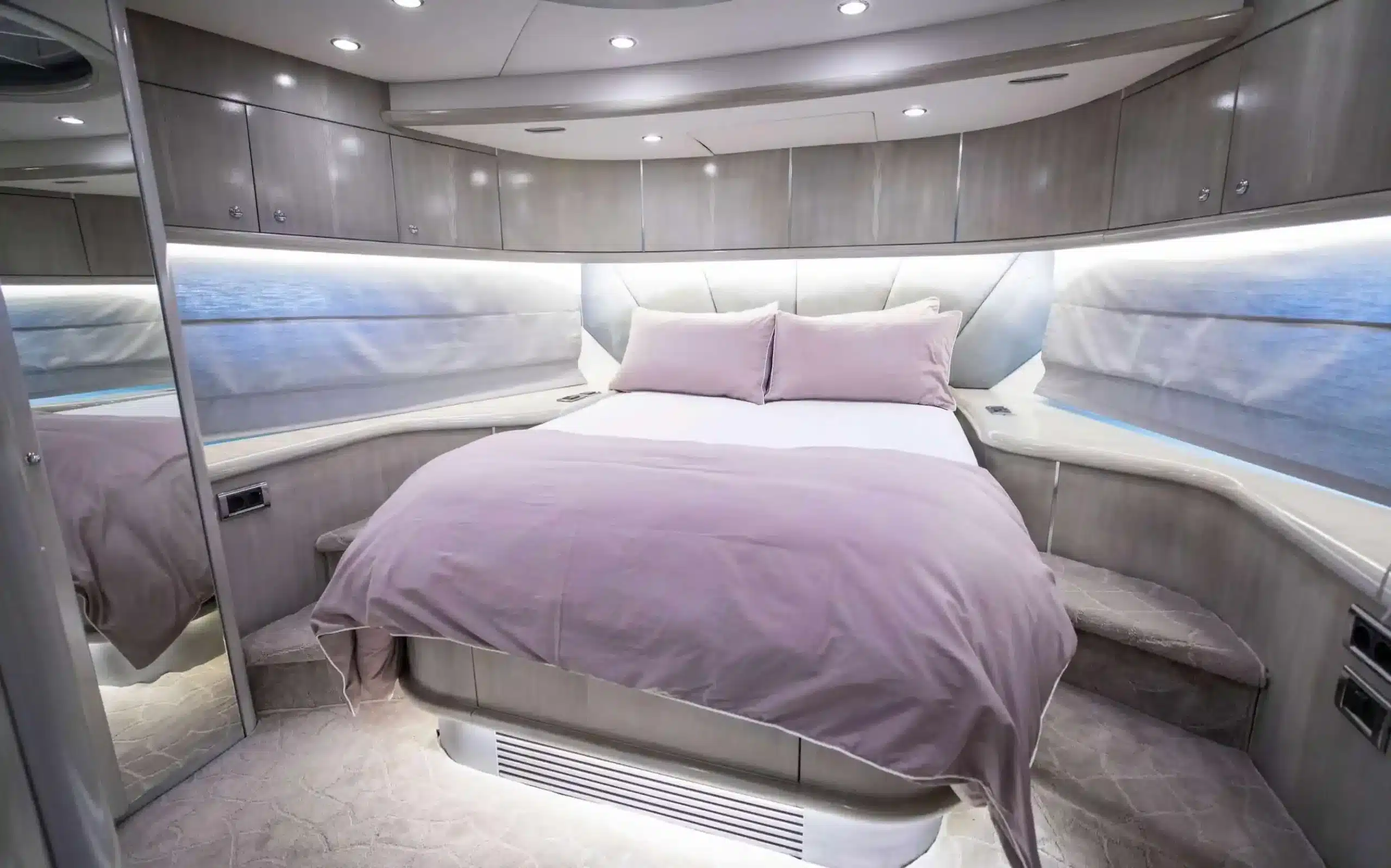 Black Predator 95 yacht rental Dubai photo 9