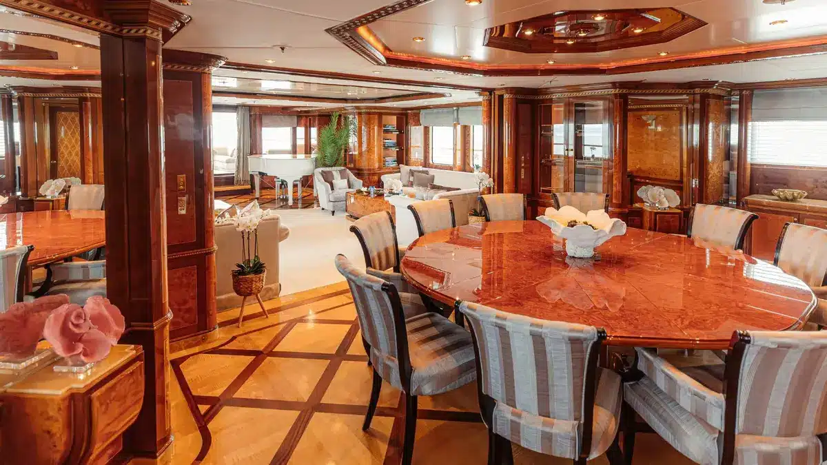 Benetti 60M superyacht flybridge lounge