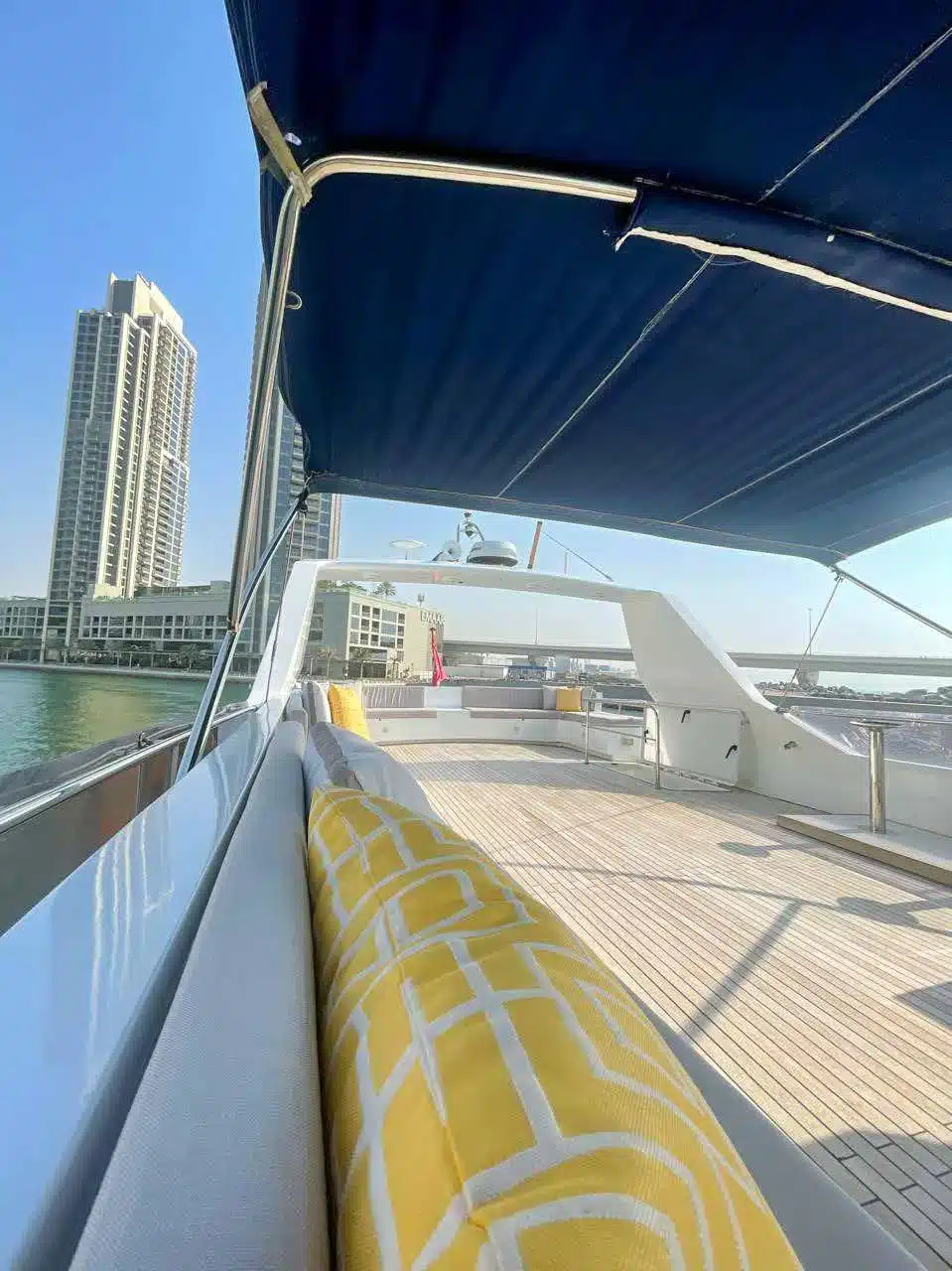 Vivir yacht flybridge lounge with skyline views