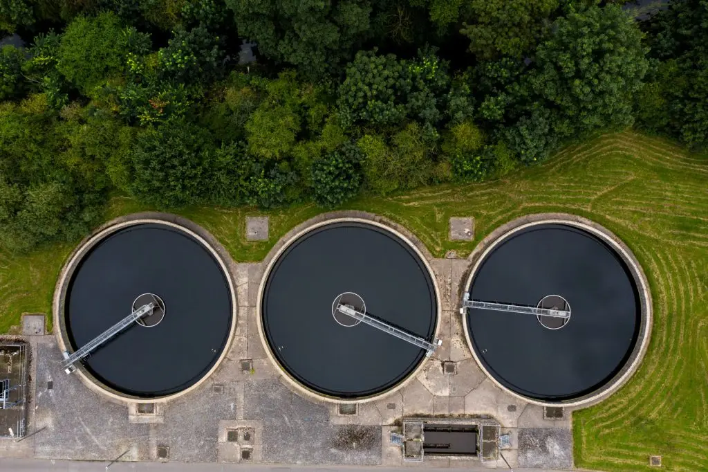Aerial view of the tanks of a UK sewage and water treatment plant enabling the discharge and re-use of waste water and re-use of waste water
