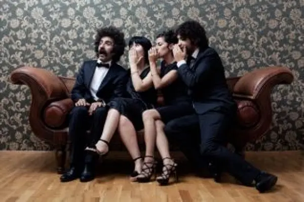 people whispering to each other symbolizing getting divorce advice from friends