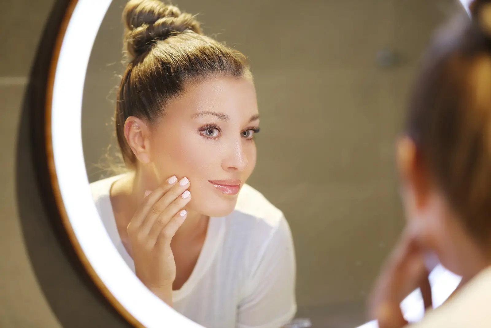Benefits of Regenerative Face Therapy Over Traditional Skincare