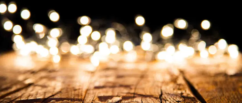 6 Ways to Decorate Your Outdoor Space for the Holidays