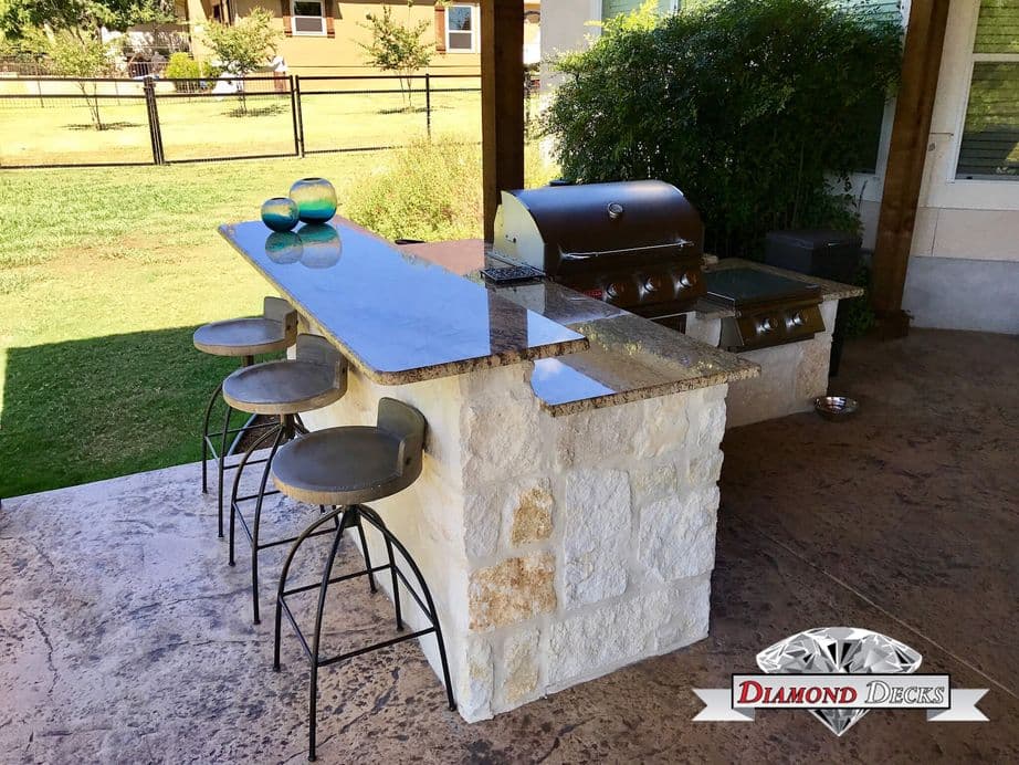 Contemporary outdoor kitchen