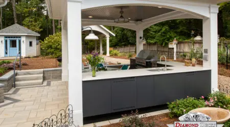 Modern contemporary outdoor kitchen