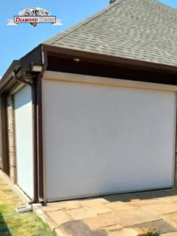 Motorized patio sun shade by Diamond Decks