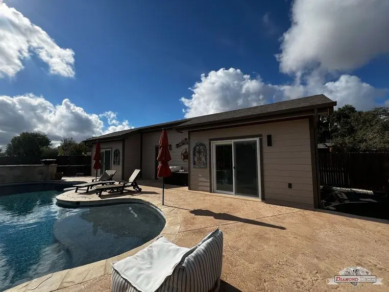 Custom patio cover project by Diamond Decks in San Antonio, TX (project photo 5, view 2)