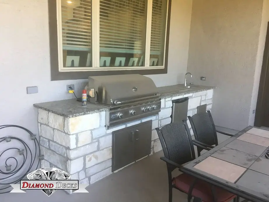 Contemporary outdoor kitchen
