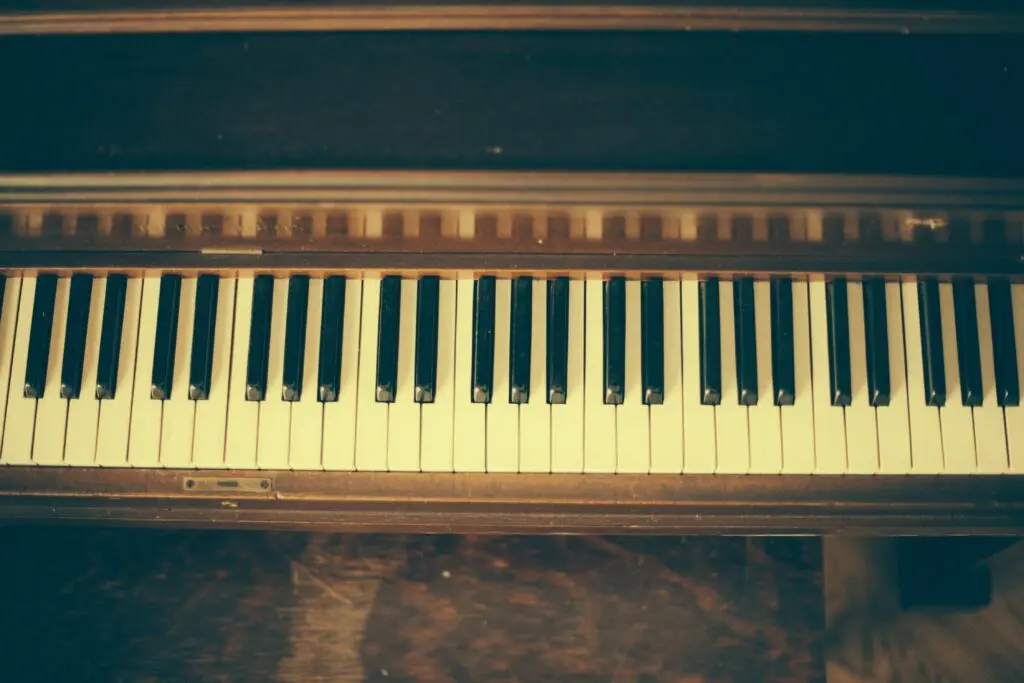 chords-classic-harmony-417489 Piano