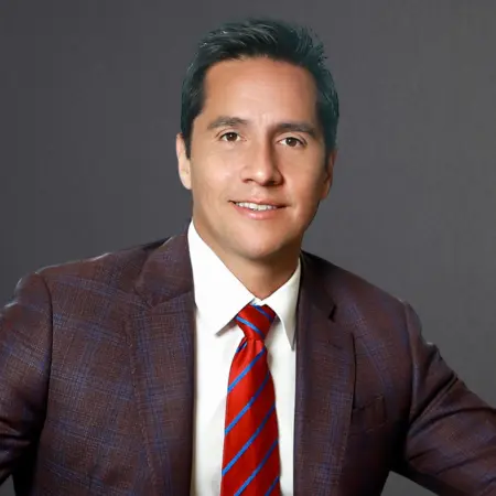 Headshot of Carlos Miranda