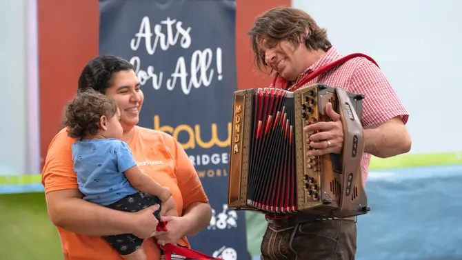 3 Alex Meixner playing the accordion