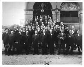 In a black and white photo from January 1916, the Texas State Horticulture Society poses for a group photo after a meeting.