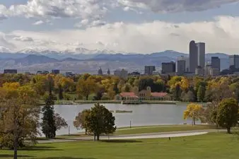 Landscape of the downtown Denver skyline in the fall