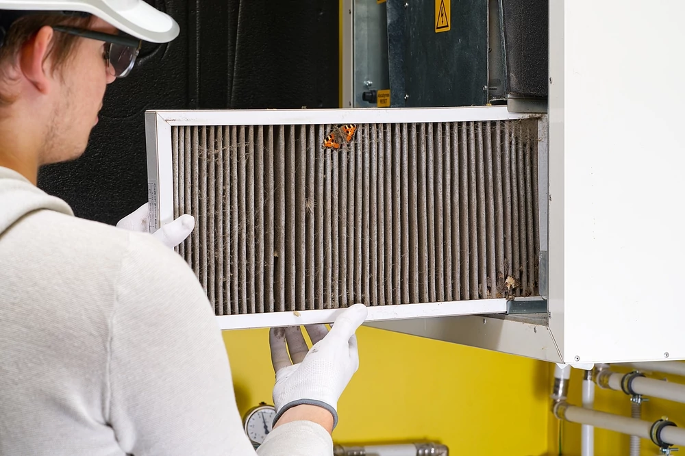 Replacing air filter