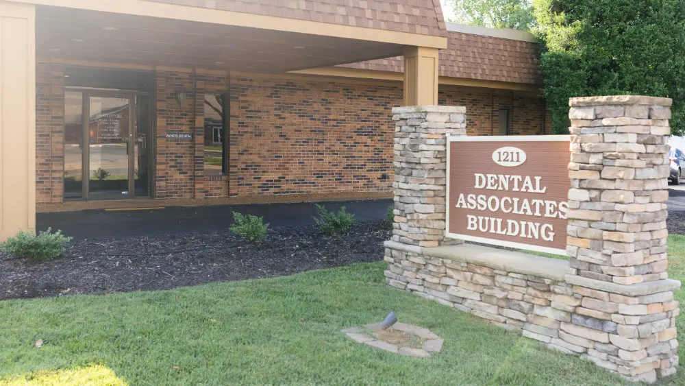 Exterior of Danos Dental office in Murfreesboro, TN