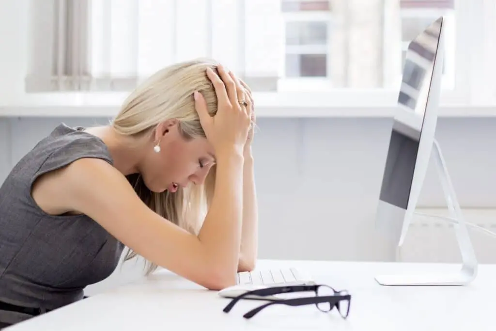The Do's and Don'ts of Online Marketing for Law Firms Avoid Mistakes in Online Marketing for Law Firms