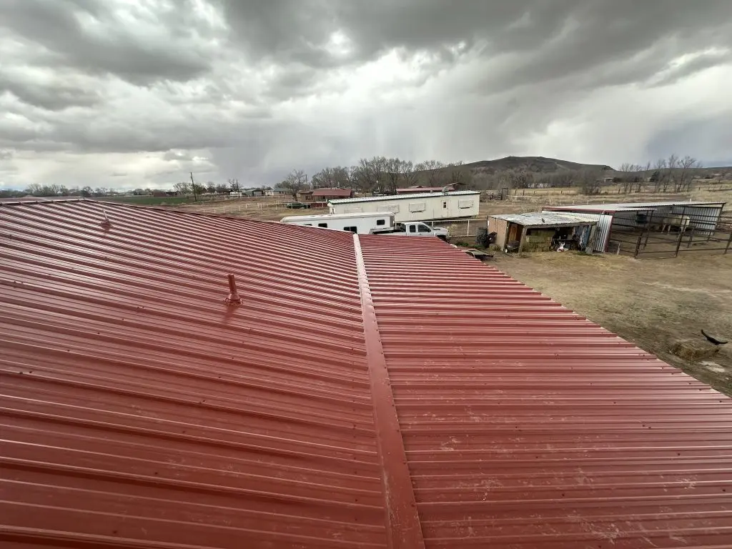red roof cloudy sky