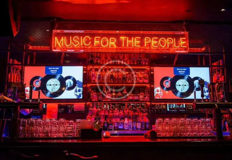 Discovering Internet Radio Stations: New Music