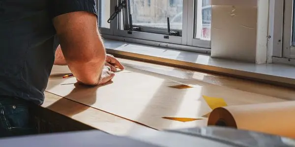 Man writing down ideas on post its