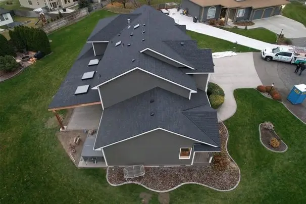 Overhead photo of a home in Kennewick, Washington that received a CertainTeed Landmark roof replacement in Moire Black.