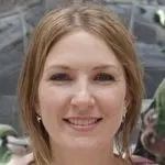 Headshot Photo of Vicki.