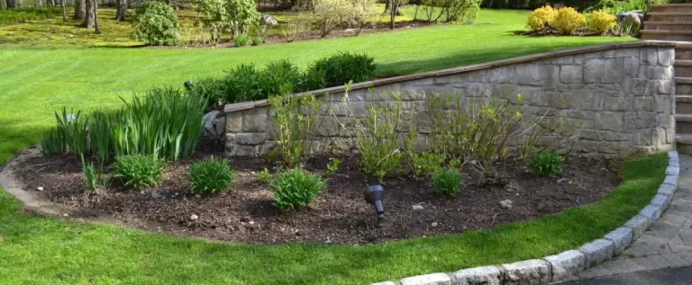 Creative ways to incorporate a retaining wall in front yards