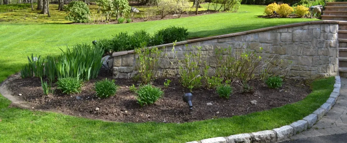 Creative ways to incorporate a retaining wall in front yards