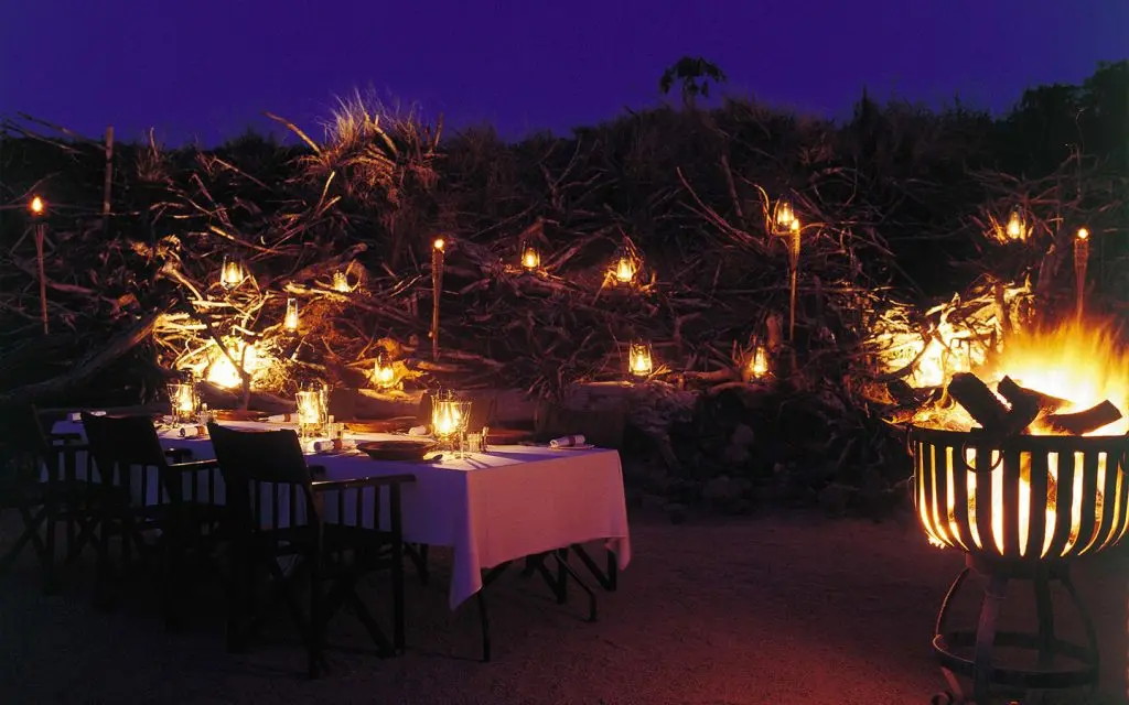 sabi-sabi-earth-lodge-experiences-boma-dining