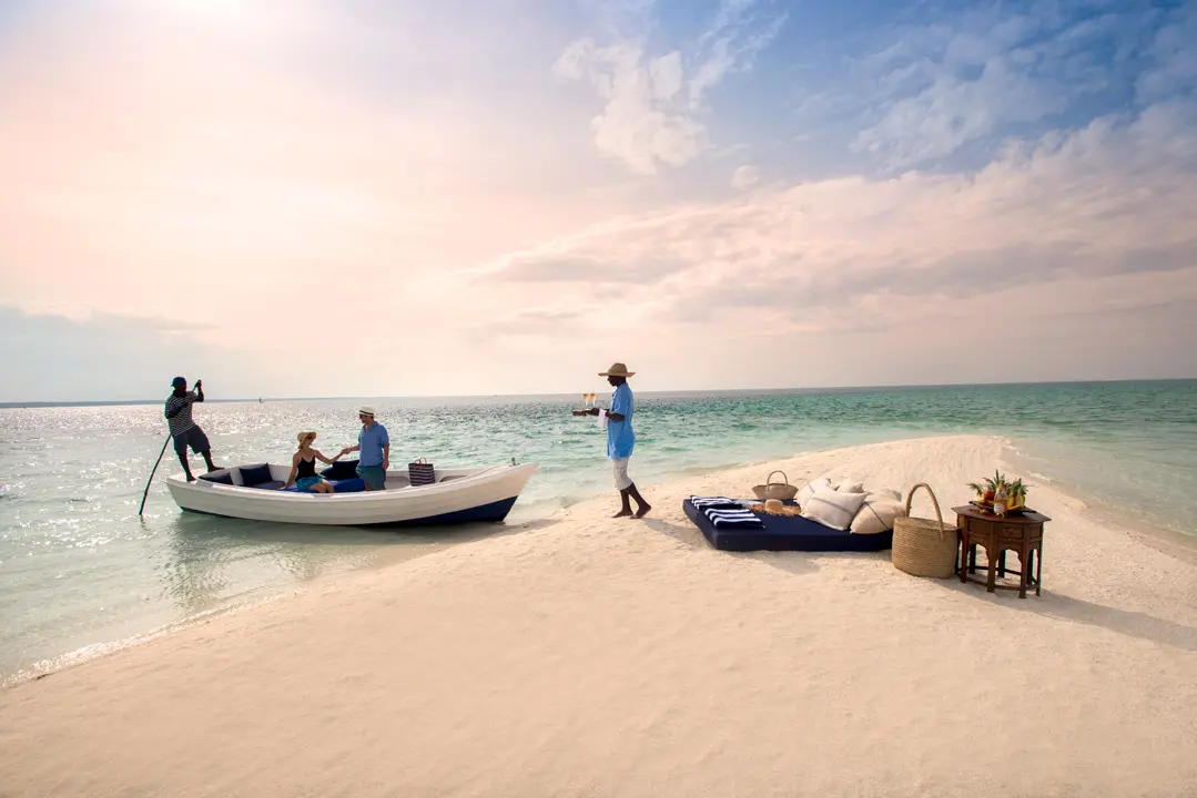 benguerra-island-actvities-cast-away-picnic