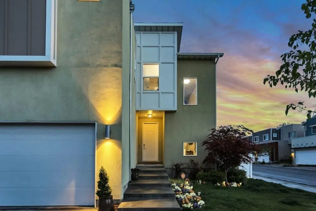 should i paint my house flat or satin