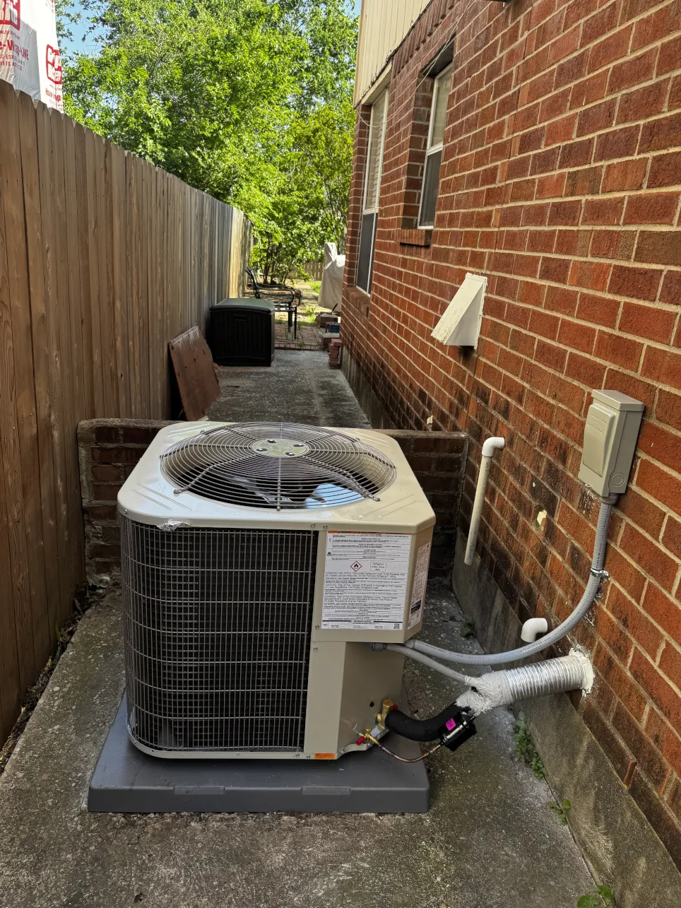 Straight cool condenser installation by AirFix Mechanical