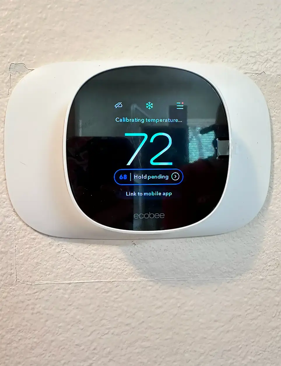Heat pump outdoor unit for year-round comfort