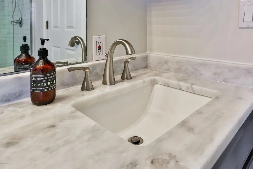 New Super White Countertops