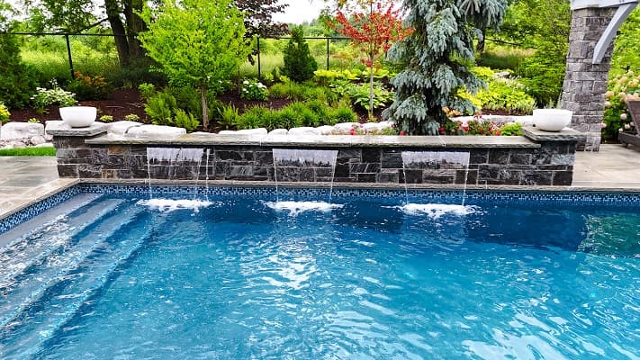 SWIMMING POOL SHEER DESCENT WATER FEATURE
