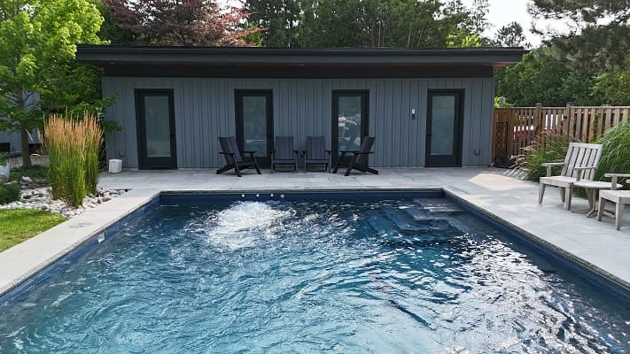 CUSTOM CONCRETE SWIMMING POOL