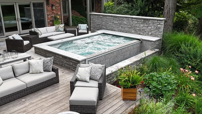 CUSTOM SPA WITH INFINITY EDGE