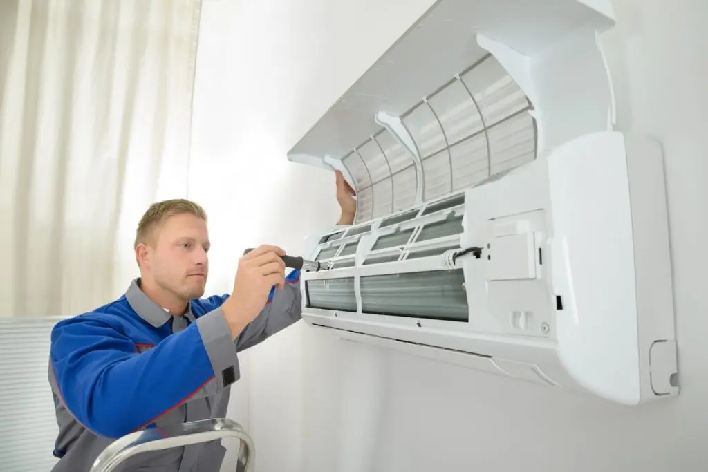 air conditioning sizing Lafayette, LA, technician installing new ac unit