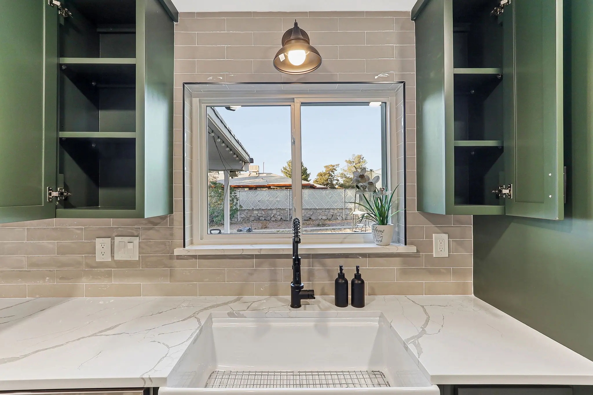 Transitional Farmhouse Kitchen Remodel in El Paso, TX by Paramount Construction EP LLC. project photo