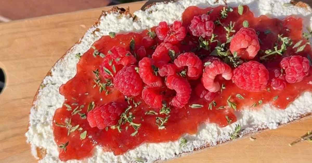 Ricotta Raspberry Toast: An Easy 5-Minute Breakfast