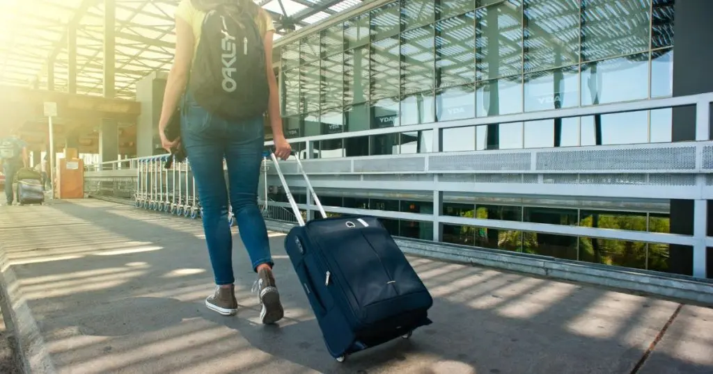 How to Fly Healthier: My Favorite Non-Toxic Travel Tips