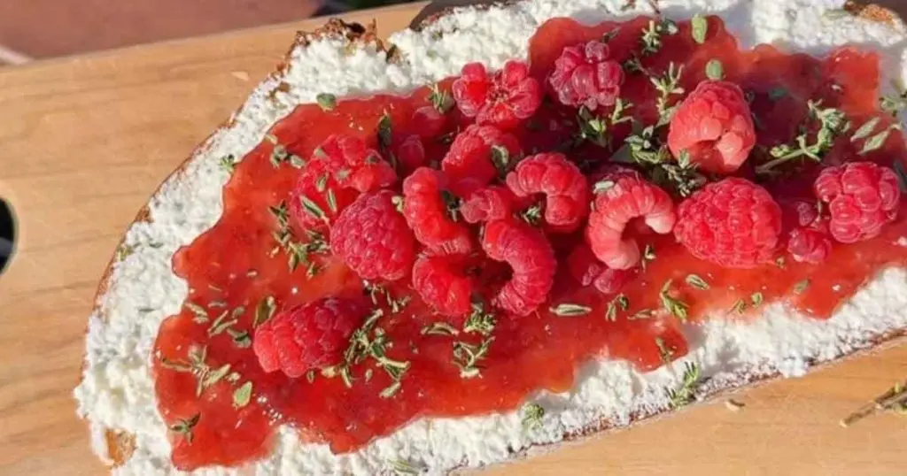 Ricotta Raspberry Toast: An Easy 5-Minute Breakfast
