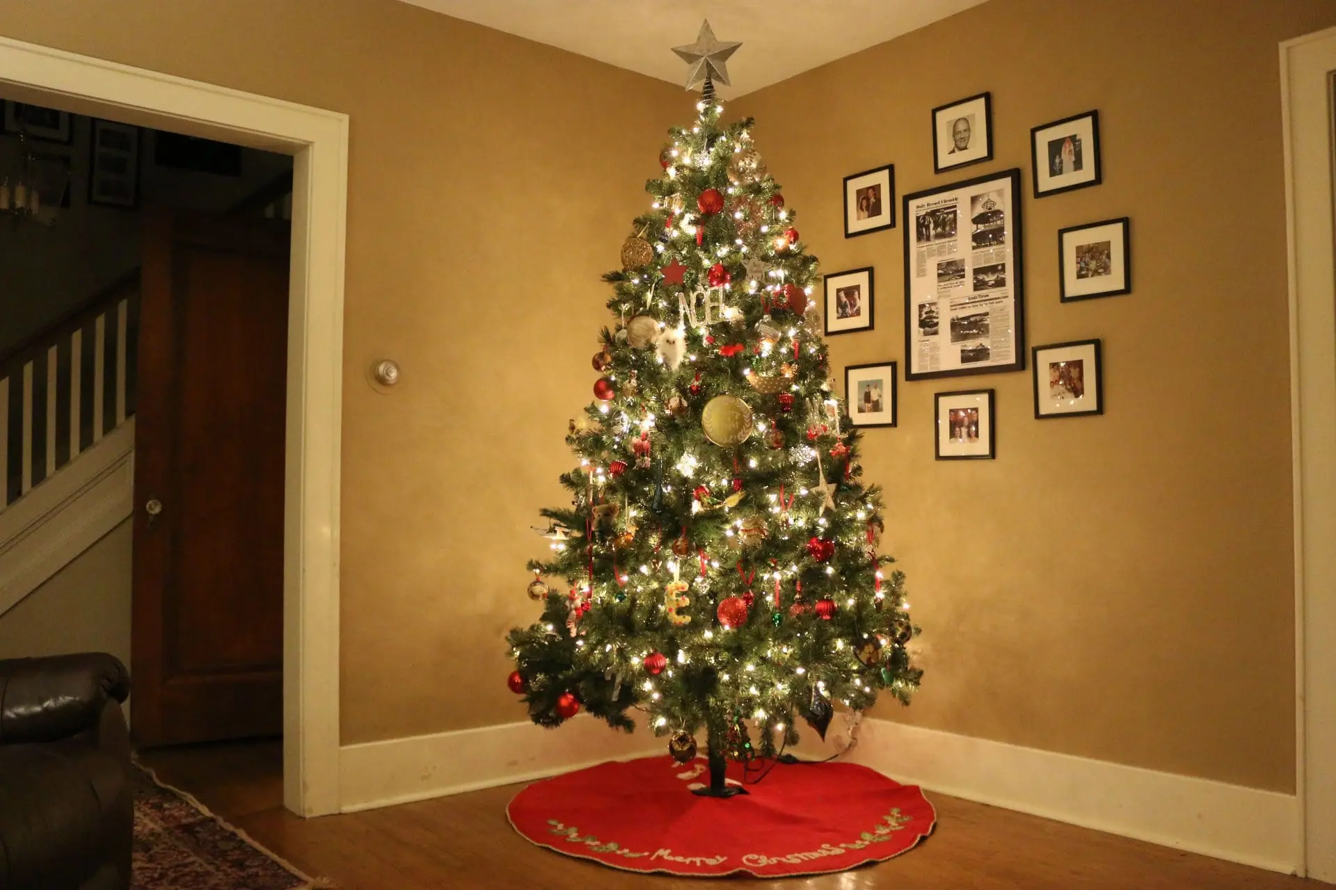 Interior decorated live tree from The Christmas Guys in Schenectady NY