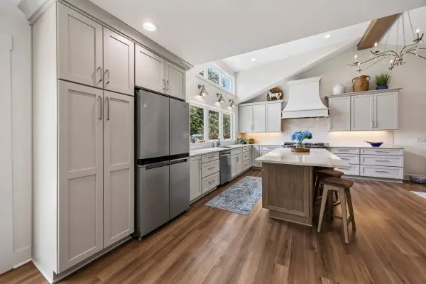 Custom Kitchen Cabinets