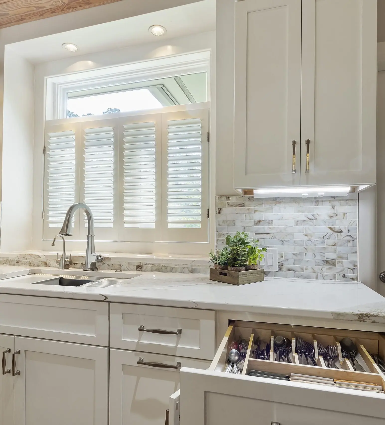 Pull Out Drawer Kitchen Cabinetry