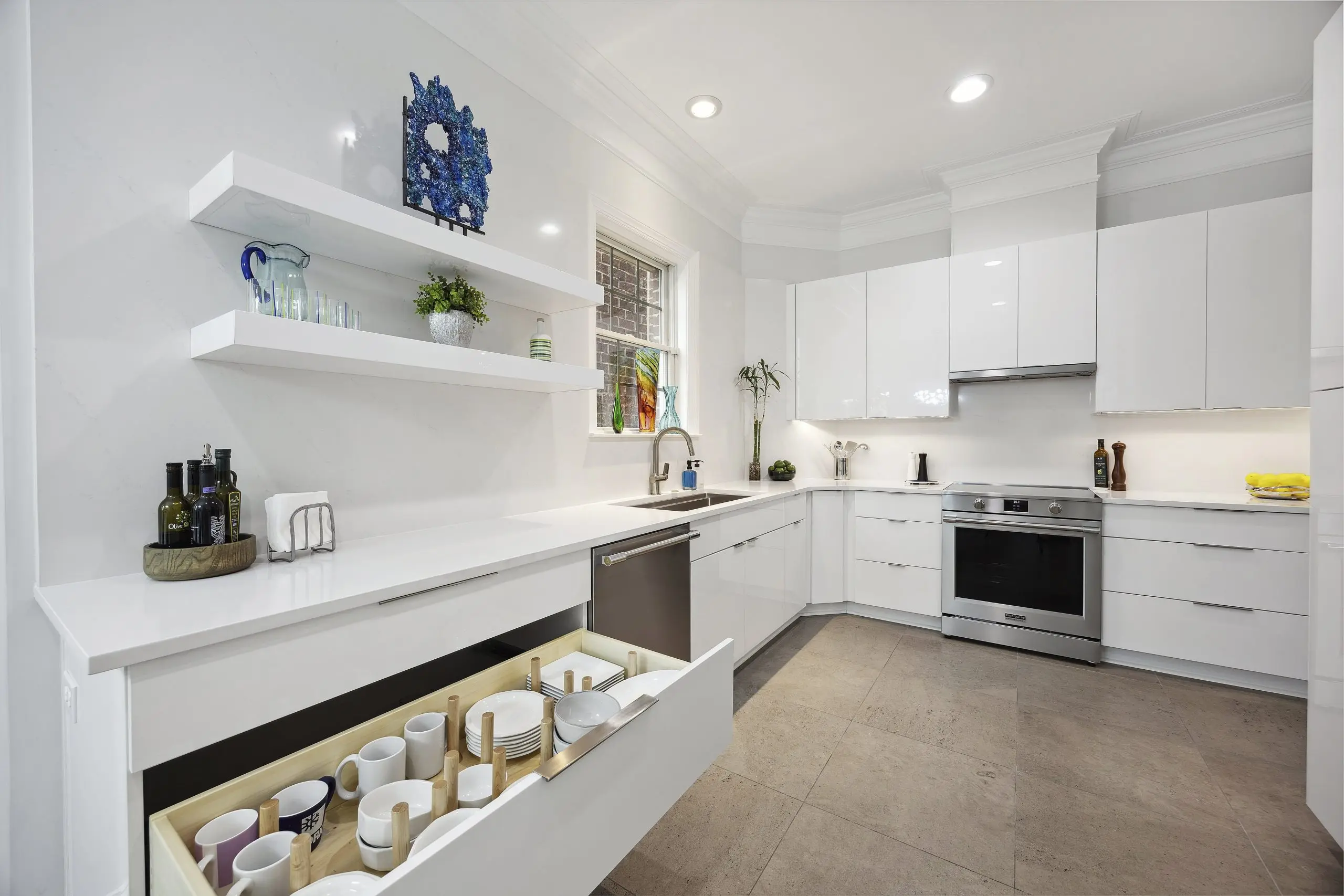 White modern kitchen Savannah