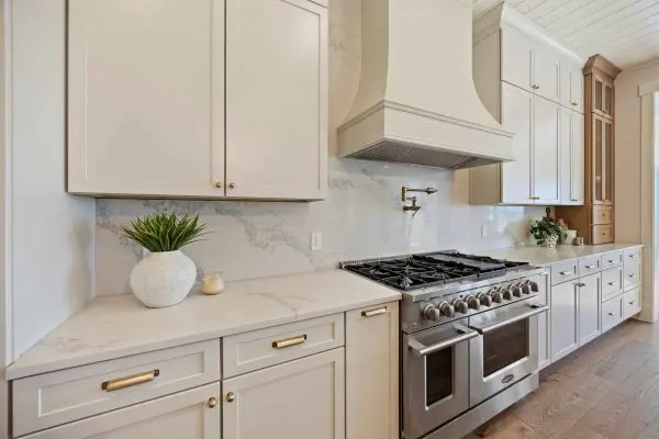 Elegant coastal kitchens
