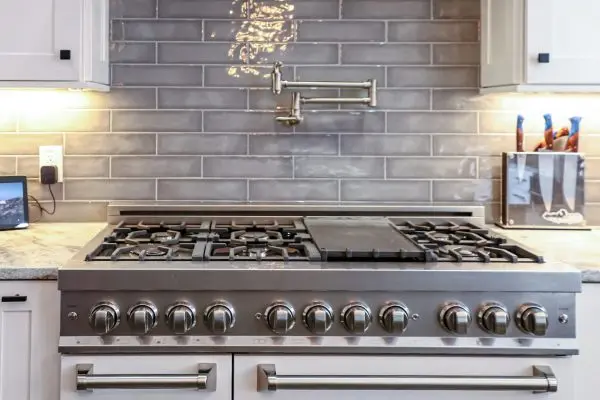 High-end kitchen finishes and appliances