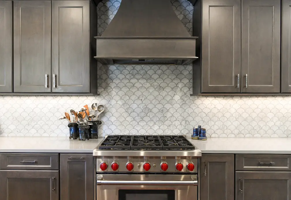 Gourmet kitchen features