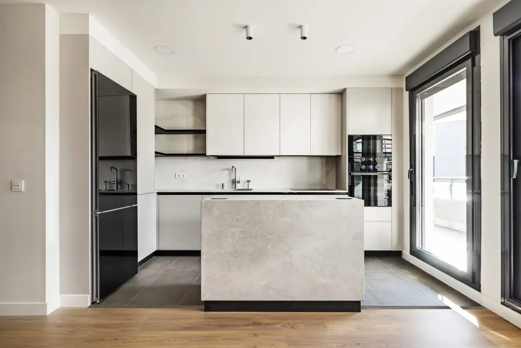 Front,View,Of,A,Modern,Designer,Kitchen,With,Smooth,Handleless
